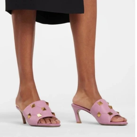 😊SOLD😊Valentino Garavani Roman Stud Quilted Napa Slide Sandals in 36 - Picture 15 of 15